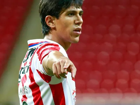 ¿Por qué no ha brillado Macías con Chivas?