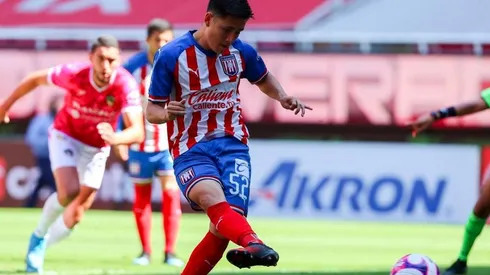 Óscar Macías marcó el primer tanto desde el punto penal