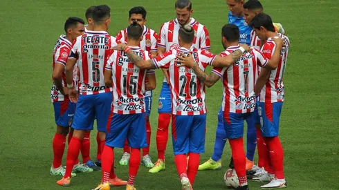 Chivas recibe este sábado al Atlas con una alineación que presenta variantes con la duda de Antonio Briseño y el regreso de Fernando Beltrán