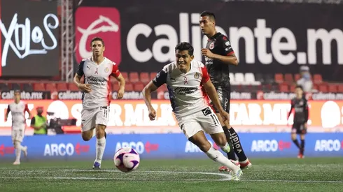 Jesús Sánchez ha sido uno de los puntales en la zaga de Chivas en este Guard1anes 2020