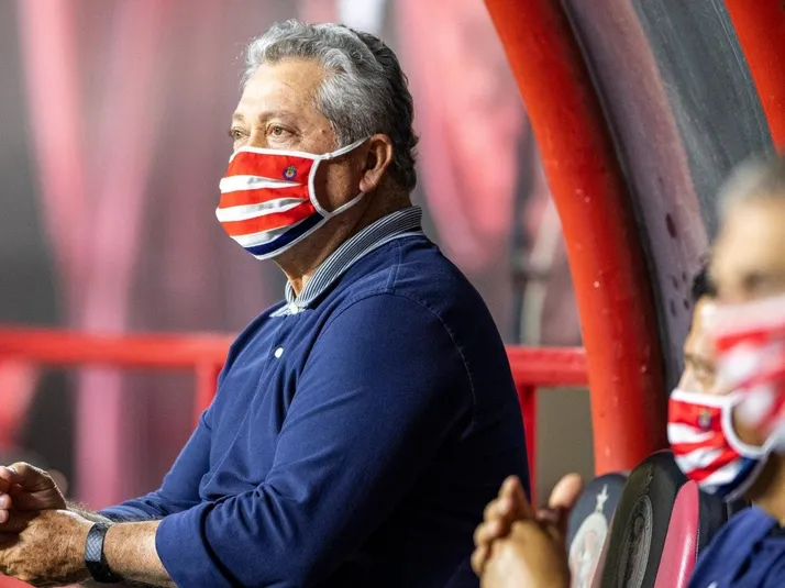 Preparador físico de Chivas frenó al DT de Tijuana en fuerte pelea