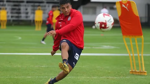 Fernando Beltrán regresa a la alineación de Chivas para acompañar al "Gallito" Vázquez en contención