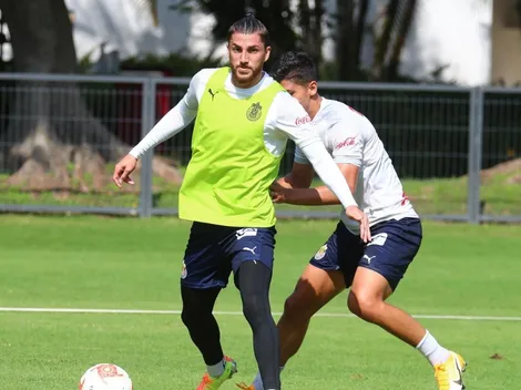 Defensas de Chivas se lucieron con golazos en el entrenamiento