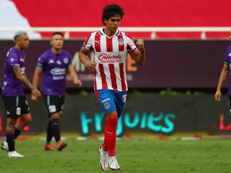 Video: Gol de penal de Macías pone la ventaja