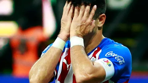 Molina debió abandonar el partido por el dolor que le dejó la jugada con Huerta