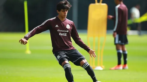 Jugadores del Tri le celebraron el cumpleaños a Macías.