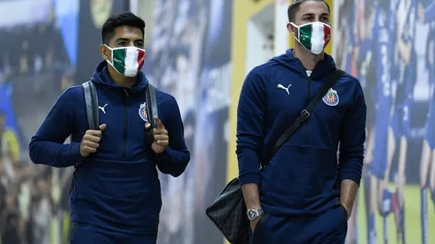Los jugadores de Chivas ya se encuentran en el vestidor visitante para ultimar detalles a este Clásico Nacional