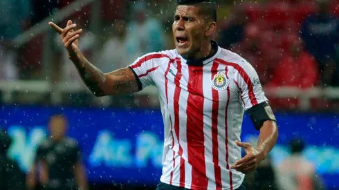 El ídolo y ex capitán de Chivas criticó la postura de Oribe Peralta la defenderse en redes sociales
