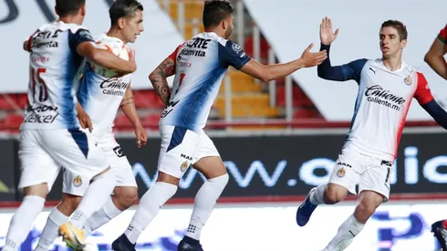 Chivas sacó la casta para sumar de a tres en una plaza complicada