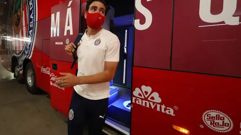 Los jugadores de Chivas ya se encuentran en el vestidor visitante para ultimar detalles a este partido