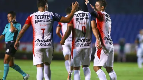 Chivas urgía de un triunfo y lo conquistó en casa de los felinos, donde no ganaba desde hace unos 10 años