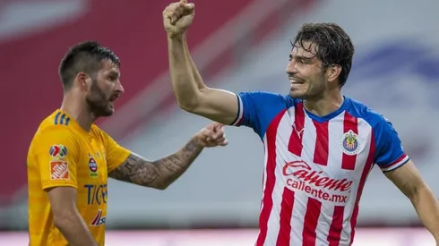 Briseño tuvo un pesado intercambio de palabras con el francés Gignac en la victoria de Chivas en el Volcán