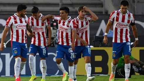 Chivas gastó 18 millones en 11 goles que han anotado Antuna y Vega.