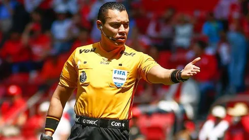 Marco Antonio Ortiz es el árbitro del Toluca vs. Chivas.