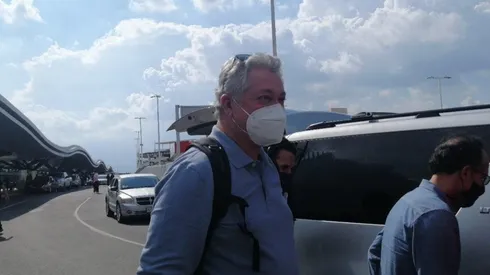 Víctor Vucetich llega a Guadalajara para firmar su contrato con Chivas.