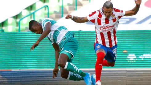 Calderón fue titular ante Santos Laguna.