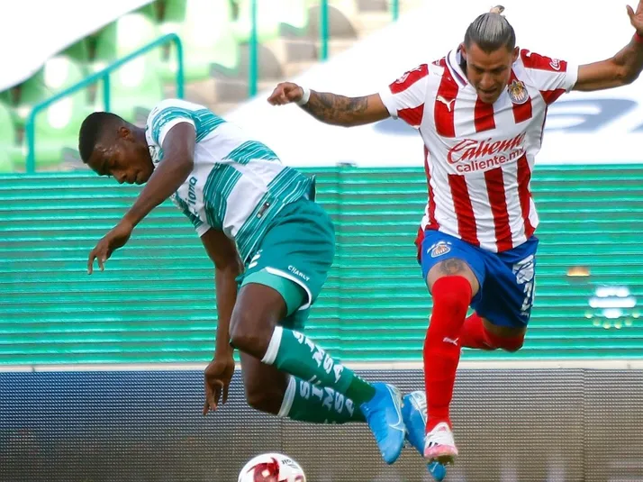 Final: Chivas desluce y Macías falla un penal