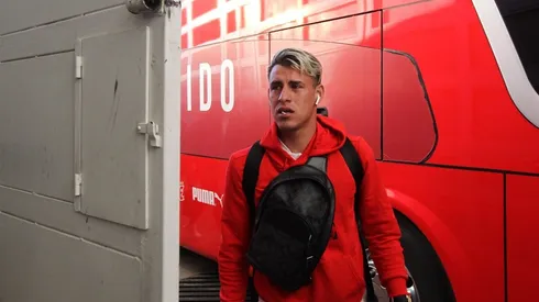 Los jugadores ya se encuentran en el vestidor de visitantes para ultimar detalles a este partido