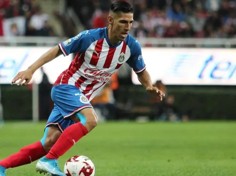 Cuerpo técnico de Chivas analiza sus opciones para suplir al Chapito