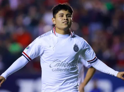 Afición de Chivas explota y critica el estado físico de la Chofis López