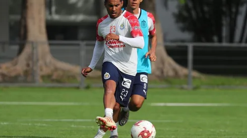 Vázquez sería titular en la contención ante la baja de Beltrán y la precaución de Villalpando