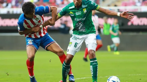 León pudiera vestir nuevamente su uniforme principal ante Chivas, con la modificación de las medias verdes