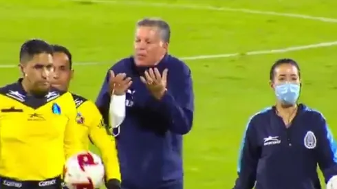 Peláez acusó al silbante de inventar el penal marcado sobre el final