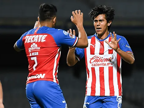 Video: Alexis Vega marca el 2-0 con asistencia de Macías