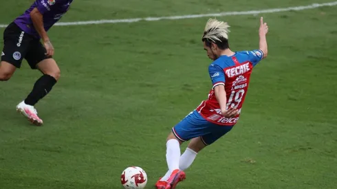 El disparo de Angulo se desvió levemente en Meraz para dejar sin opción al portero de los sinaloenses