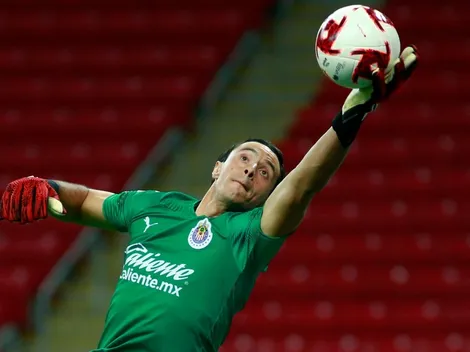 Los porteros de Chivas siembran la duda en la pretemporada