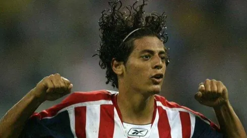 Vela debutó con Chivas en el año 2004