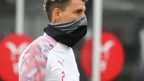 El polivalente defensor tiene el pronóstico más complicado entre los lesionados de Chivas