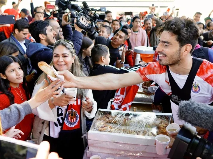 "Chivas hizo esfuerzo espectacular por traerme": Pollo Briseño