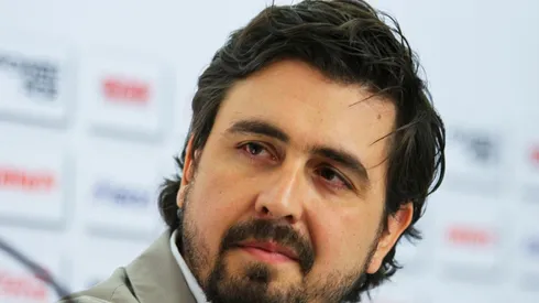 Amaury Vergara en una rueda de prensa con el equipo