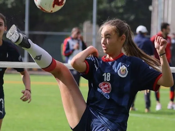 Ale Bellón presumió su magia con el balón