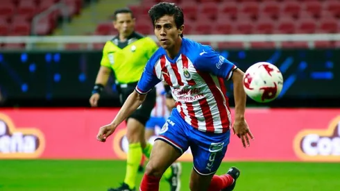 Macías estaría cada vez más cerca de salir de Chivas.