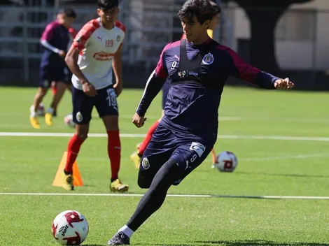 Debaten futuro de Macías y lo dejan "muy cerca" del Dortmund