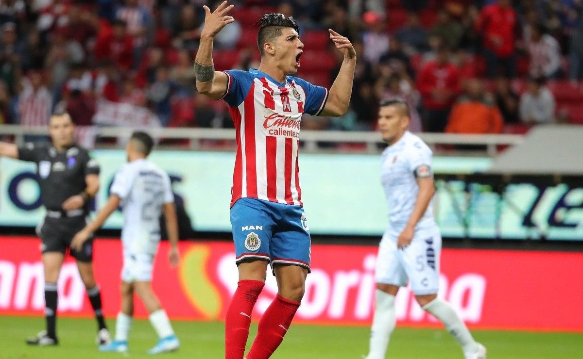 La reacción de Alan Pulido y la afición de Chivas al recuerdo del ...
