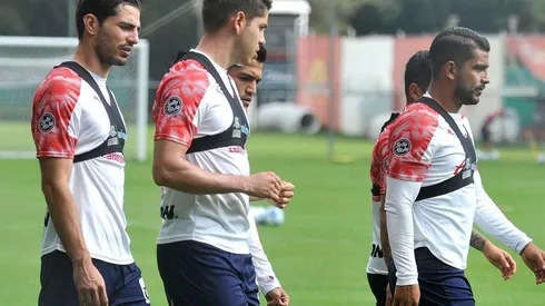 Chivas contaría con más de 60 contratos en su nómina y buscaría vender la mitad