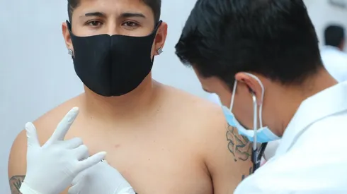 El volante rojiblanco descartó ser el contagiado anunciado por el Guadalajara