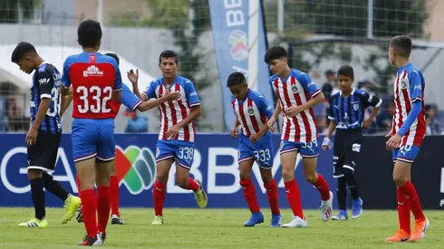 La categoría Sub-13 de Chivas midiéndose frente a Querétaro