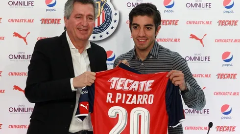 El exdirectivo señaló al jugador por su actitud al salir de Chivas