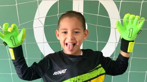 Ian el hijo de Rodolfo Cota presumiendo el resultado final