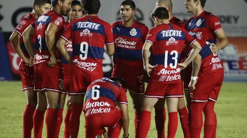 El representante del mediocampista adelantó que regresaría a Chivas o iría a Europa