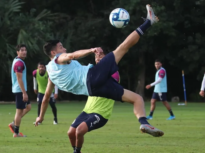 Antuna promociona su fan page y rifará tachones