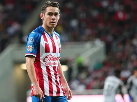 Angulo respeta a titulares en Chivas y es portada en Récord