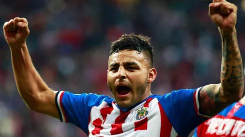 Vega trollea al Atlas como su hijo mayor en redes sociales.