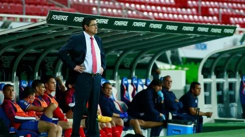 Tena apoyó la posibilidad de volver a jugar aunque sea sin público en las tribunas