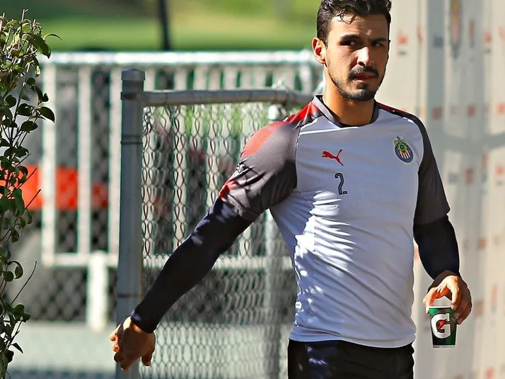 Alanís aprovecha la cuarentena en casa y se vuelve granjero