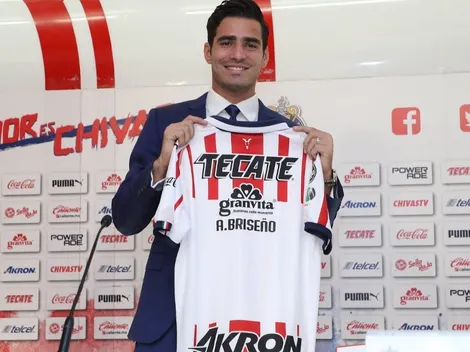 El "Pollo" Briseño presumió su colección de playeras ¿Cuántas tiene?